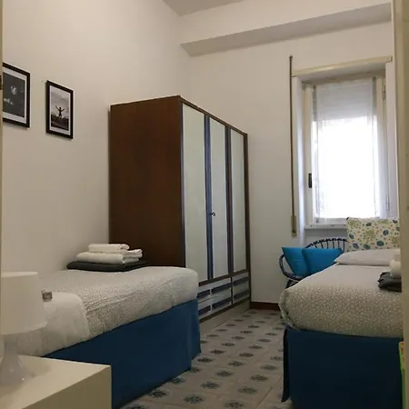 Flora House تيراتشينا
