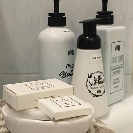 Flora House شقة تيراتشينا