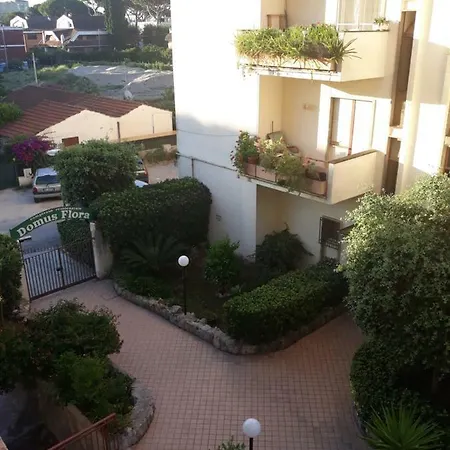 Flora House شقة تيراتشينا
